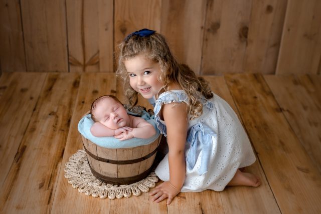 Hay fotografías que, con el paso de los años, adquieren un valor todavía más especial. 🤍

Como esta, de los primeros días juntos, cuando una hermana mayor empieza a descubrir a ese pequeño compañero que acaba de llegar a su vida.

Porque las sesiones de recién nacido también son para ellos, para los hermanos mayores, que tienen tanto que contar en esta nueva historia.

#patriciavalerophotography 
#fotografamiralbuenozaragoza 
#fotografanewbornzaragoza 
#fotografazaragoza 
#newbornzaragoza